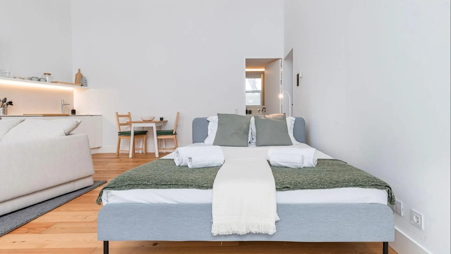 Whome Lisbon'S Elite A Stylish & Modern Studio W Patio Portugal